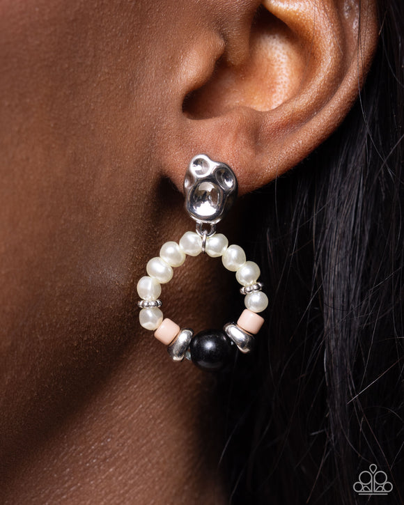 Swirl Selfie Black ✧ Post Earrings