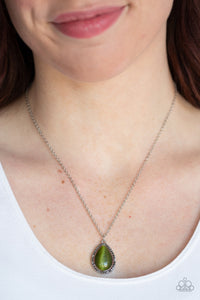 Cat's Eye,Green,Necklace Short,In GLOW Spirits Green ✧ Cat's Eye Necklace