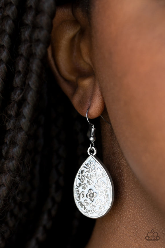 Flirty Flower Girl White ✧ Earrings Earrings