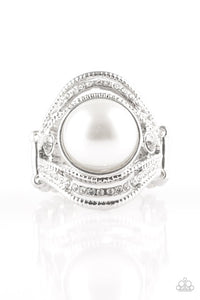 Ring Wide Back,White,Quite Queen Mary White ✧ Ring