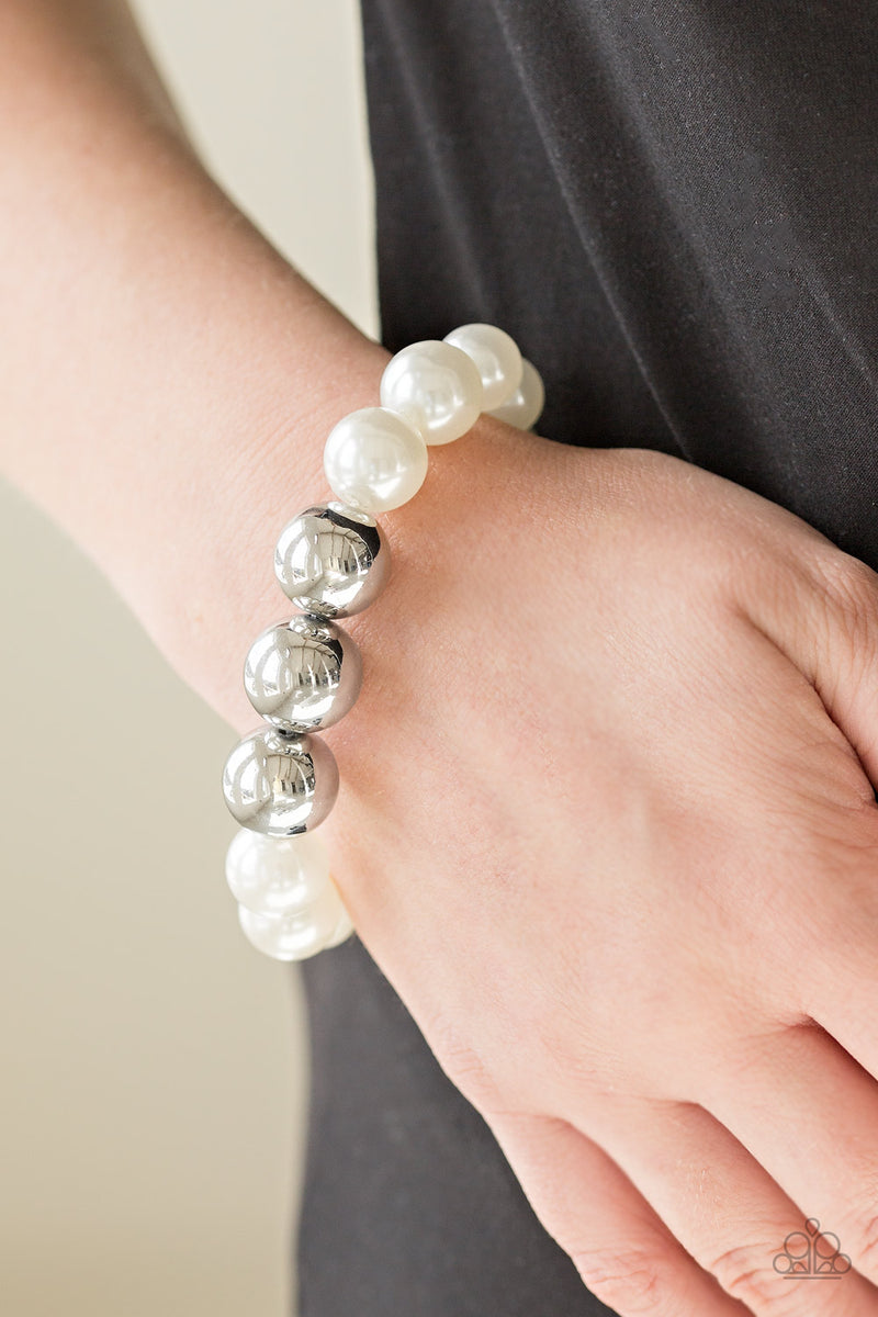 Paparazzi How Does Your Garden GLOW - White Iridescent Stretchy Bracelet –  GlaMarous Titi Jewels