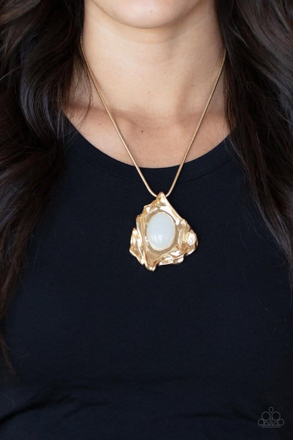 Amazon Amulet Gold ✧ Necklace Short