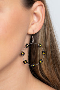 Black,Earrings Fish Hook,Earrings Seed Bead,Yellow,Dainty Daisies Black ✧ Seed Bead Earrings