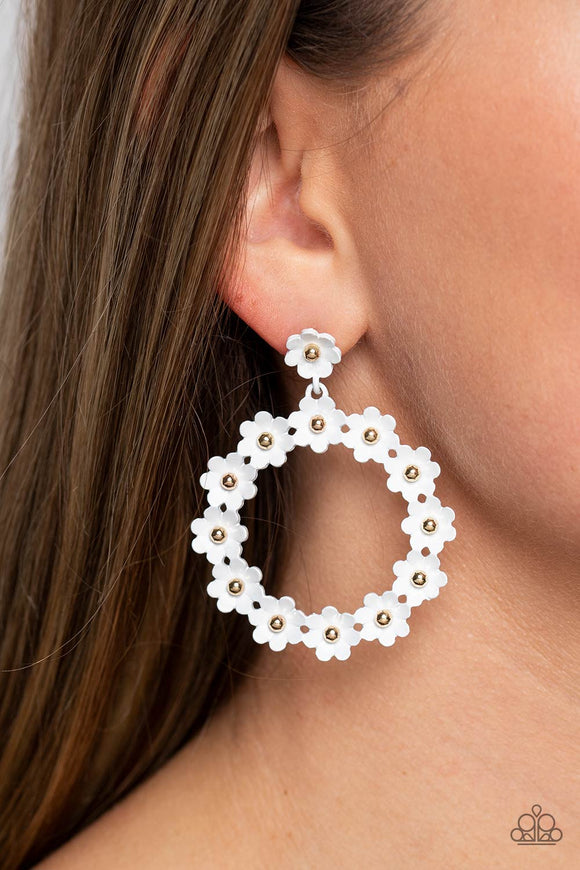 Daisy Meadows White ✧ Post Earrings