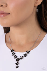 Black,Necklace Short,Flowering Feature Black ✧ Necklace