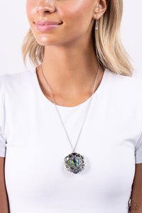 Green,Hearts,Necklace Long,UV Shimmer,Flowering Fantasy Green ✧ UV Heart Necklace