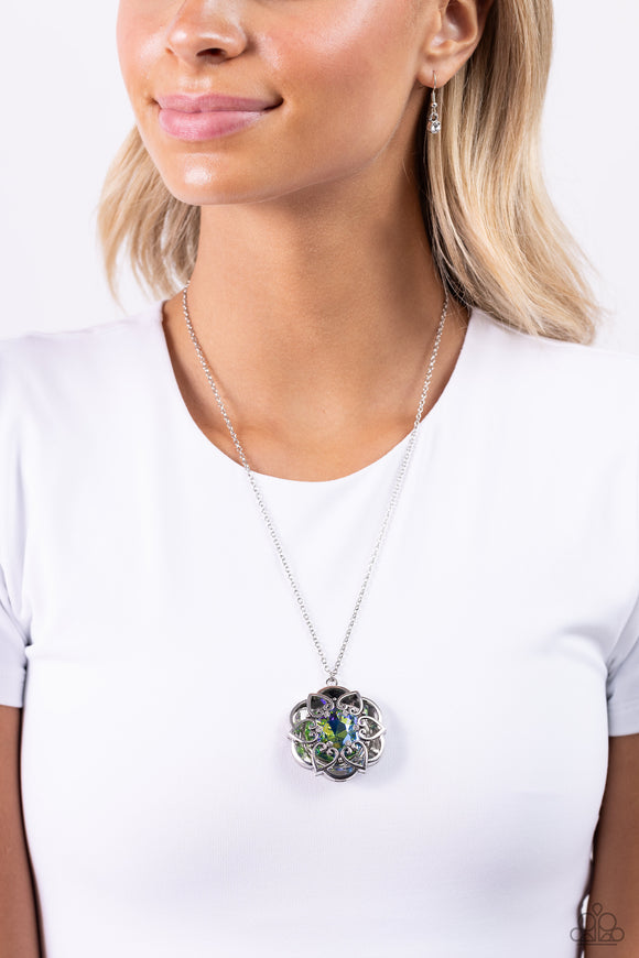 Flowering Fantasy Green ✧ UV Heart Necklace