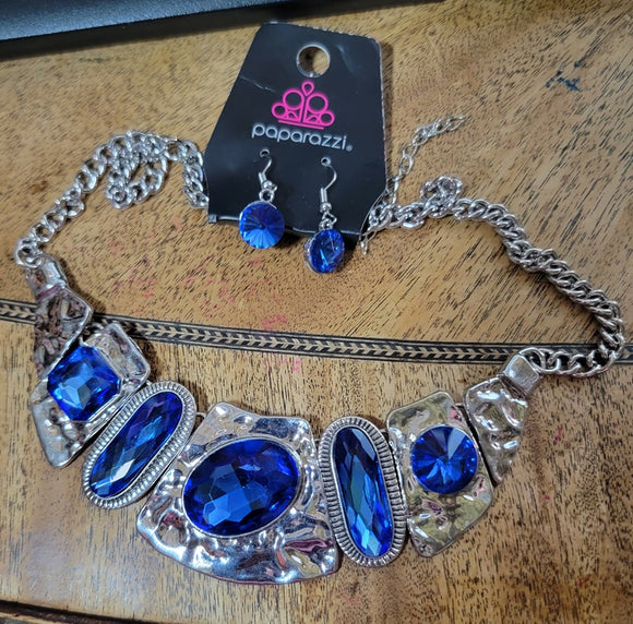 Futuristic Fashionista Blue ✨ Necklace Short